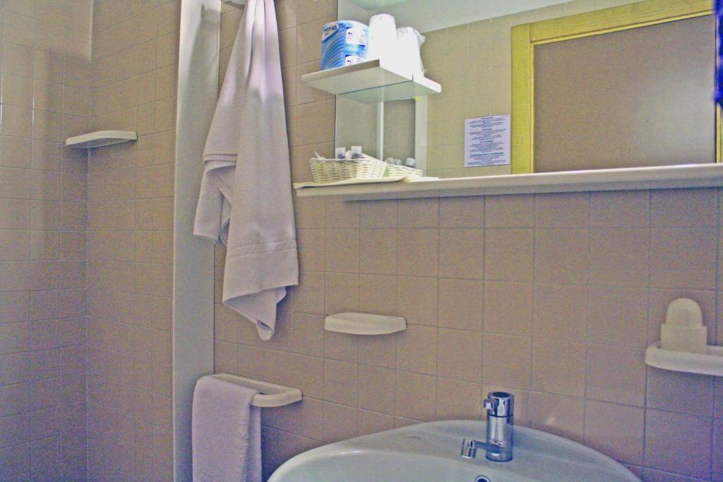 Hotel Scogliera Numana Quarto foto
